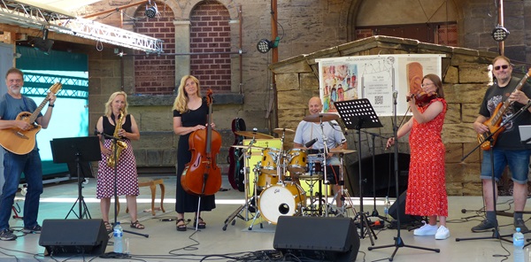 Wochenendausklang mit Musik, Bier und Bratwurst